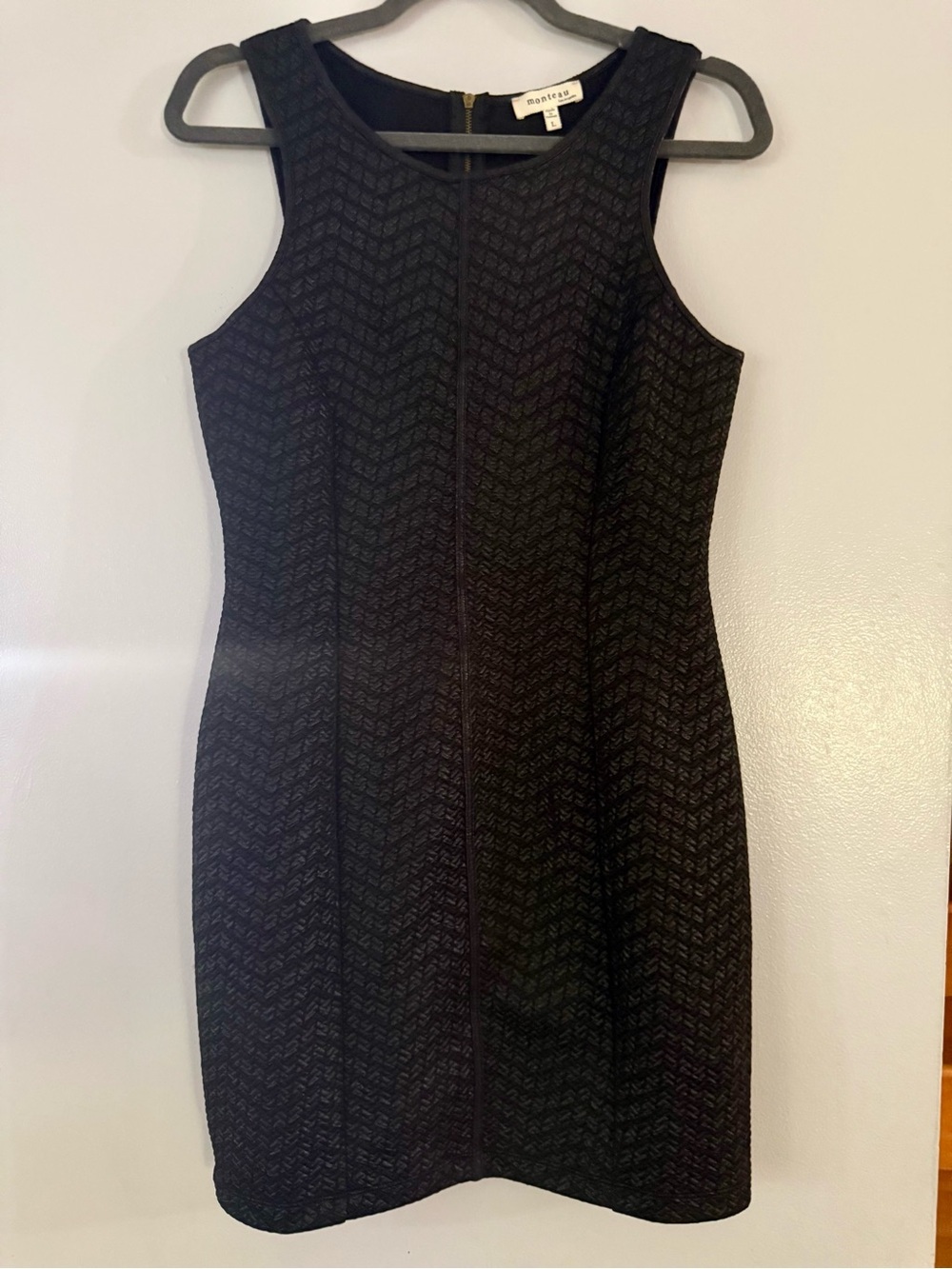 Monteau LA Black Textured Chevron Sleeveless Mini Sheath Dress - Size L